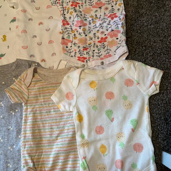 Baby girl 3-6 onesie bundle - Picture 3 of 3
